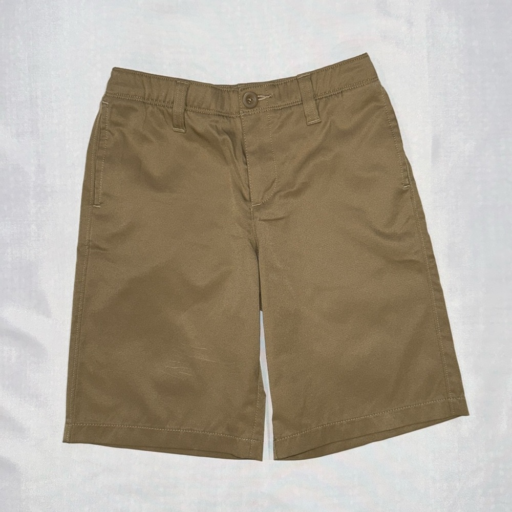 Under Armour Boys Matchplay Shorts, Size 10